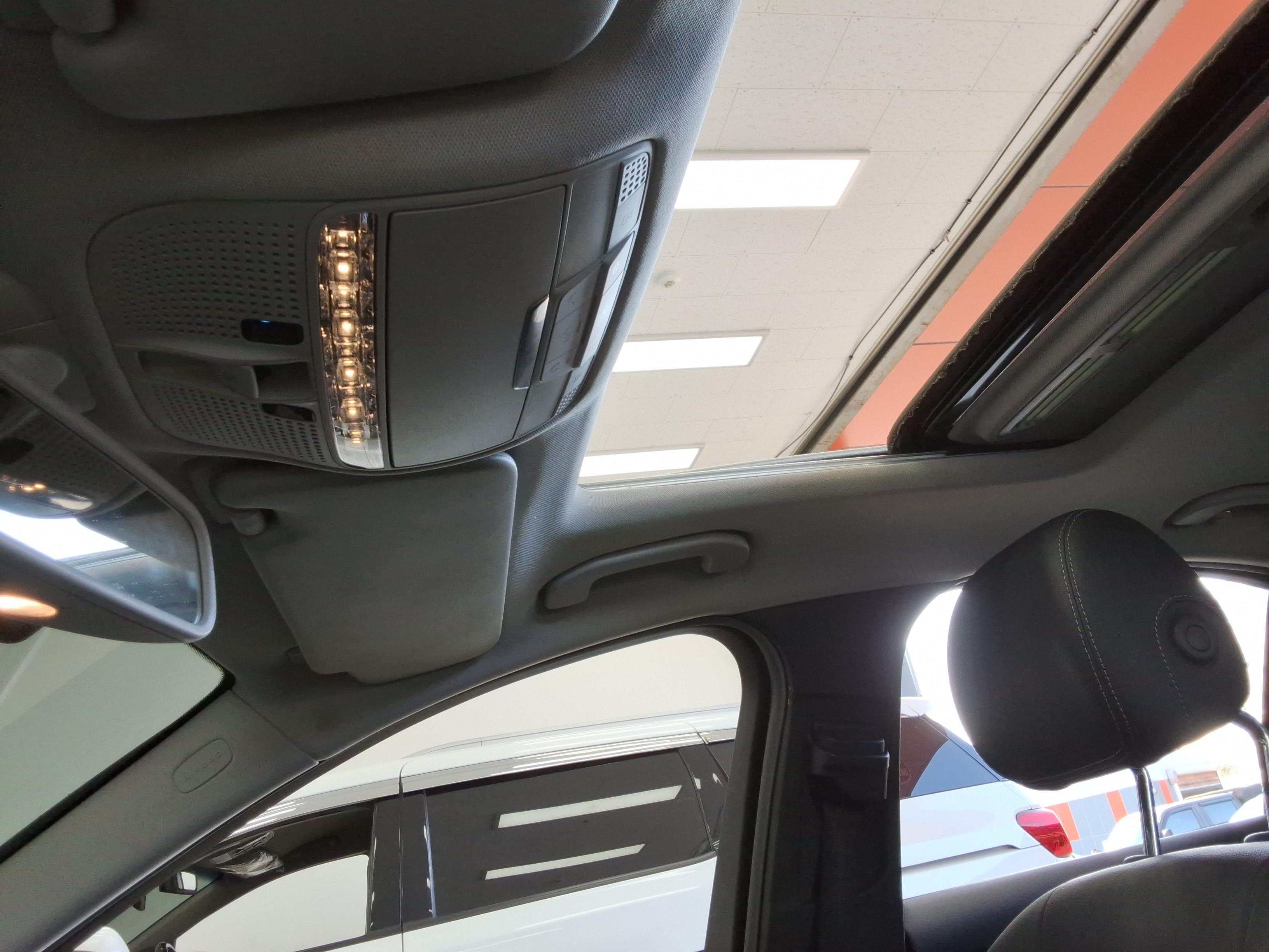 Mercedes-Benz C-Class 2018 - Image 17