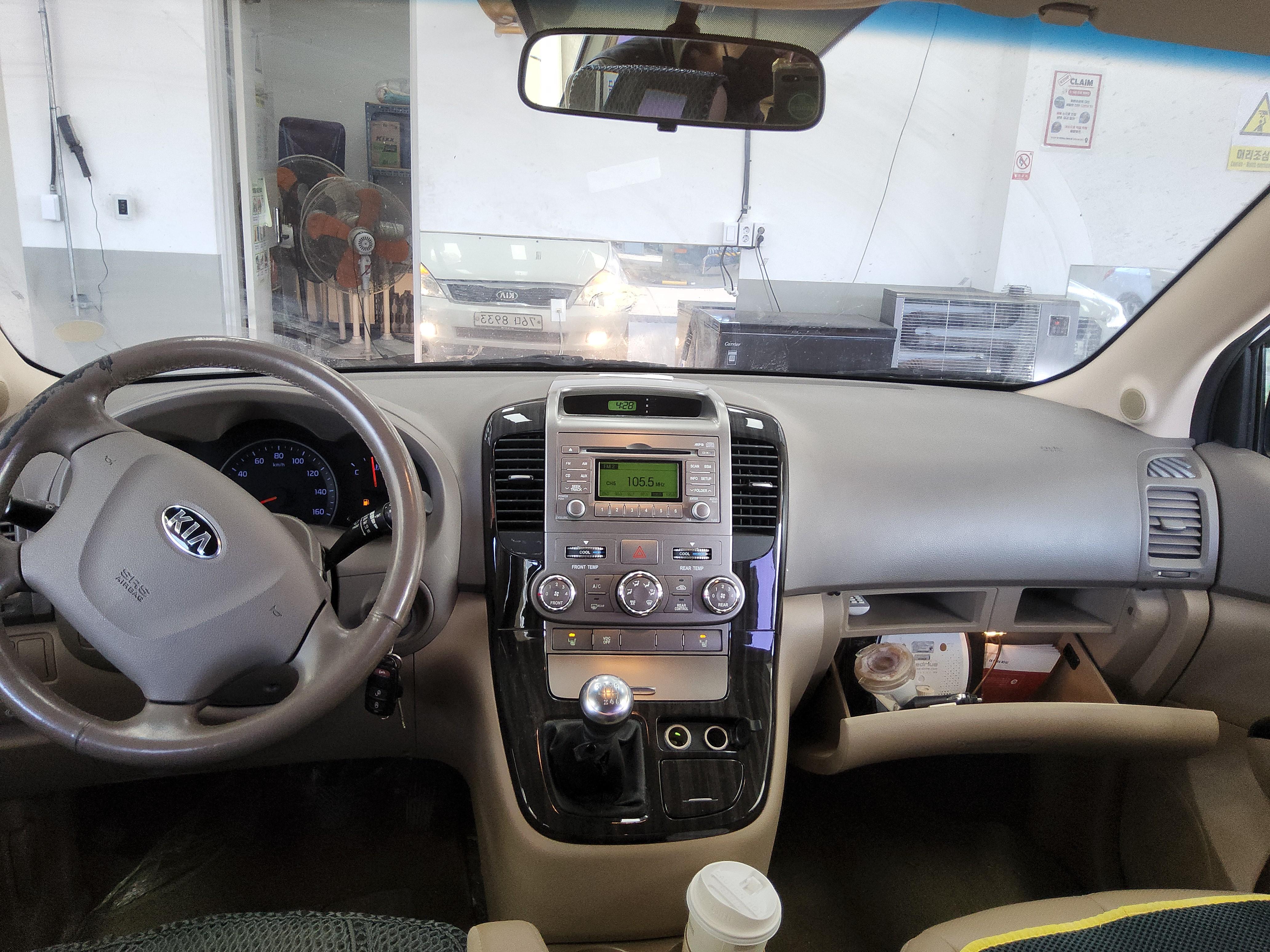 Kia Carnival 2014 - Image 10