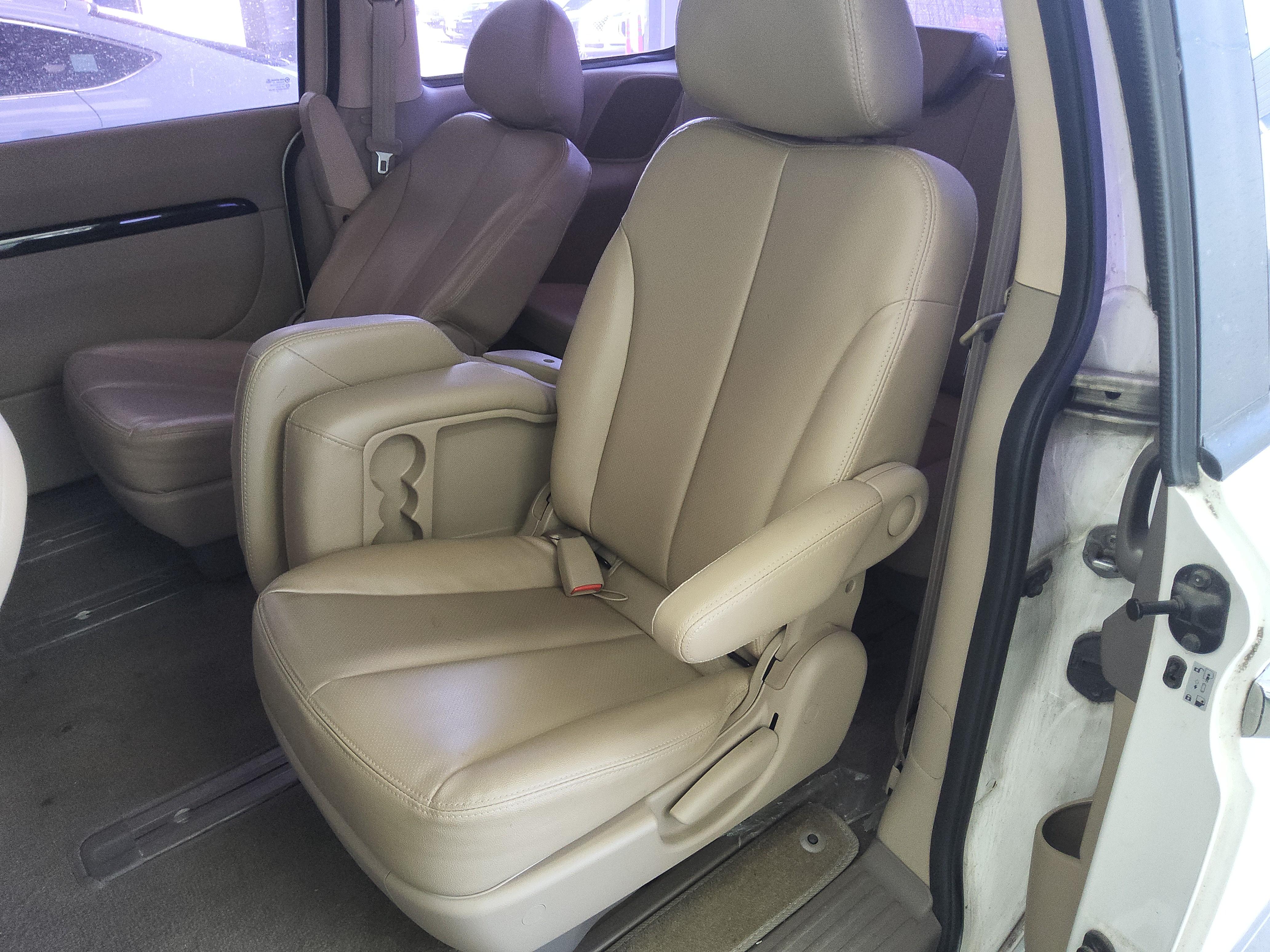 Kia Carnival 2014 - Image 11