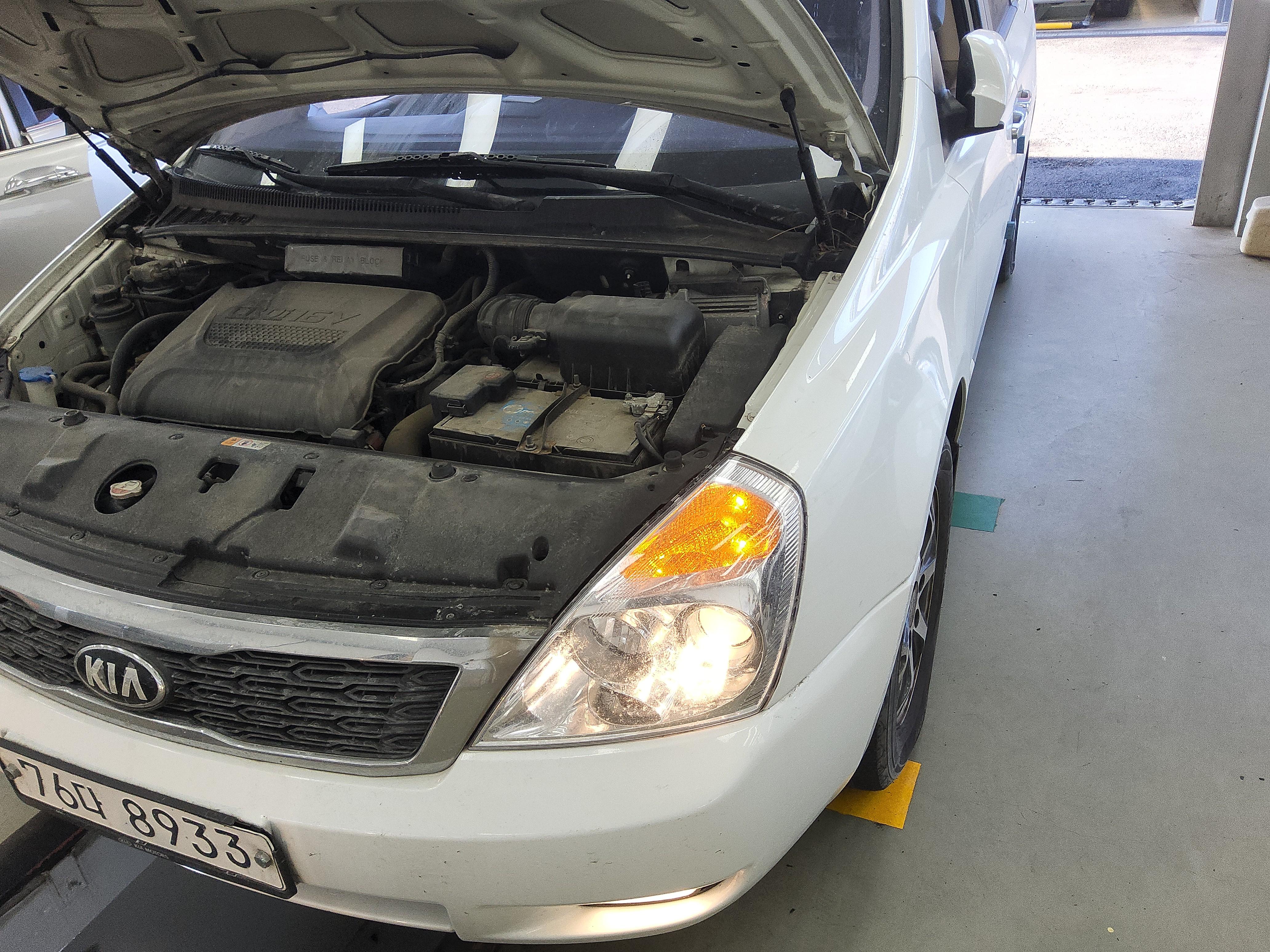 Kia Carnival 2014 - Image 17