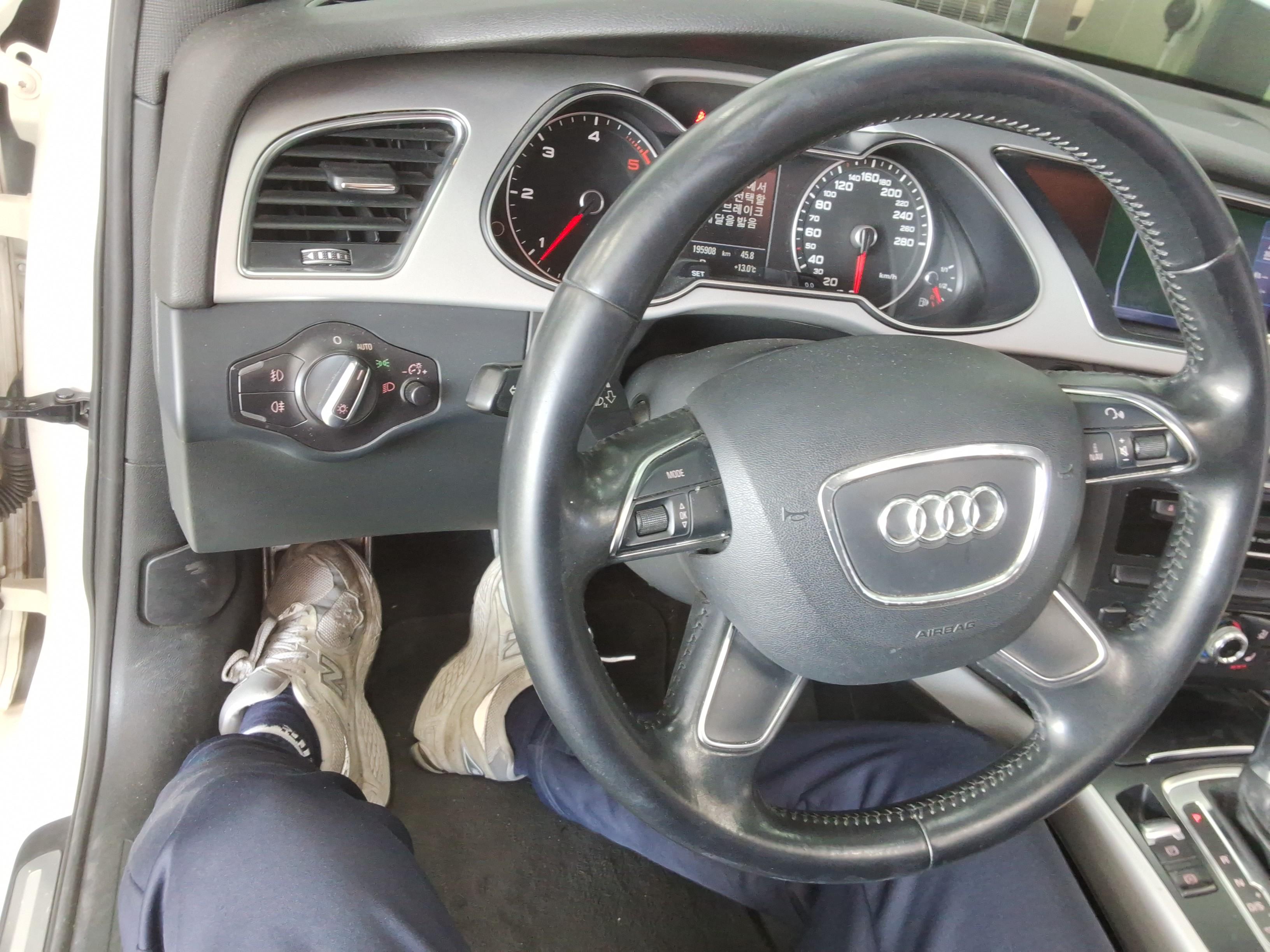 Audi A4 2015 - Image 16