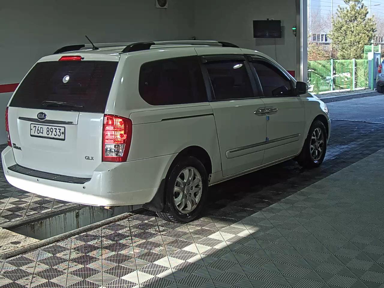 Kia Carnival 2014 - Image 4