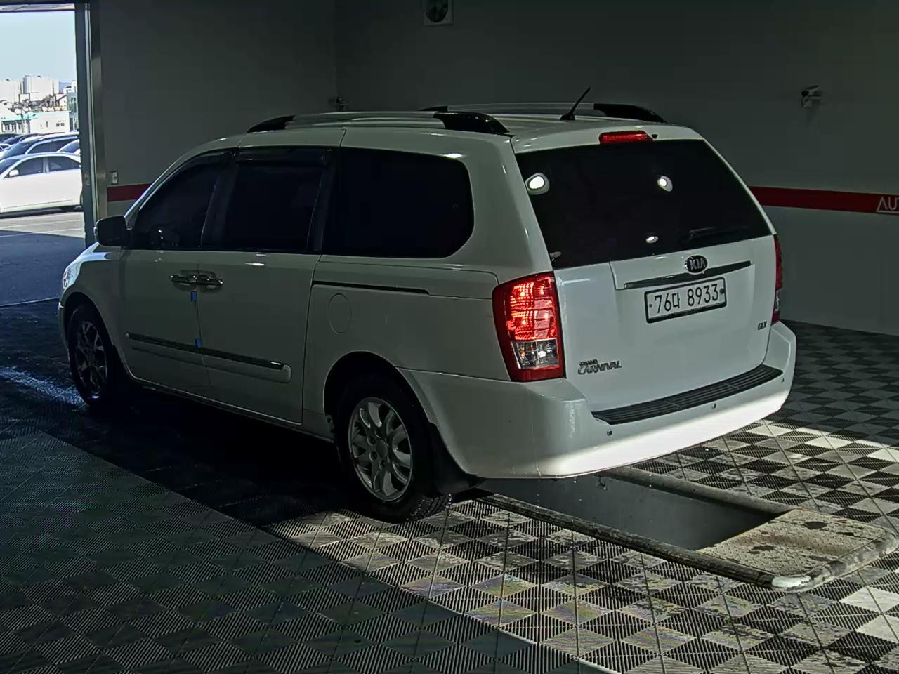 Kia Carnival 2014 - Image 5