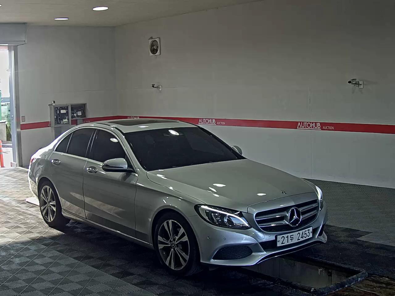 Mercedes-Benz C-Class 2018 - Image 2