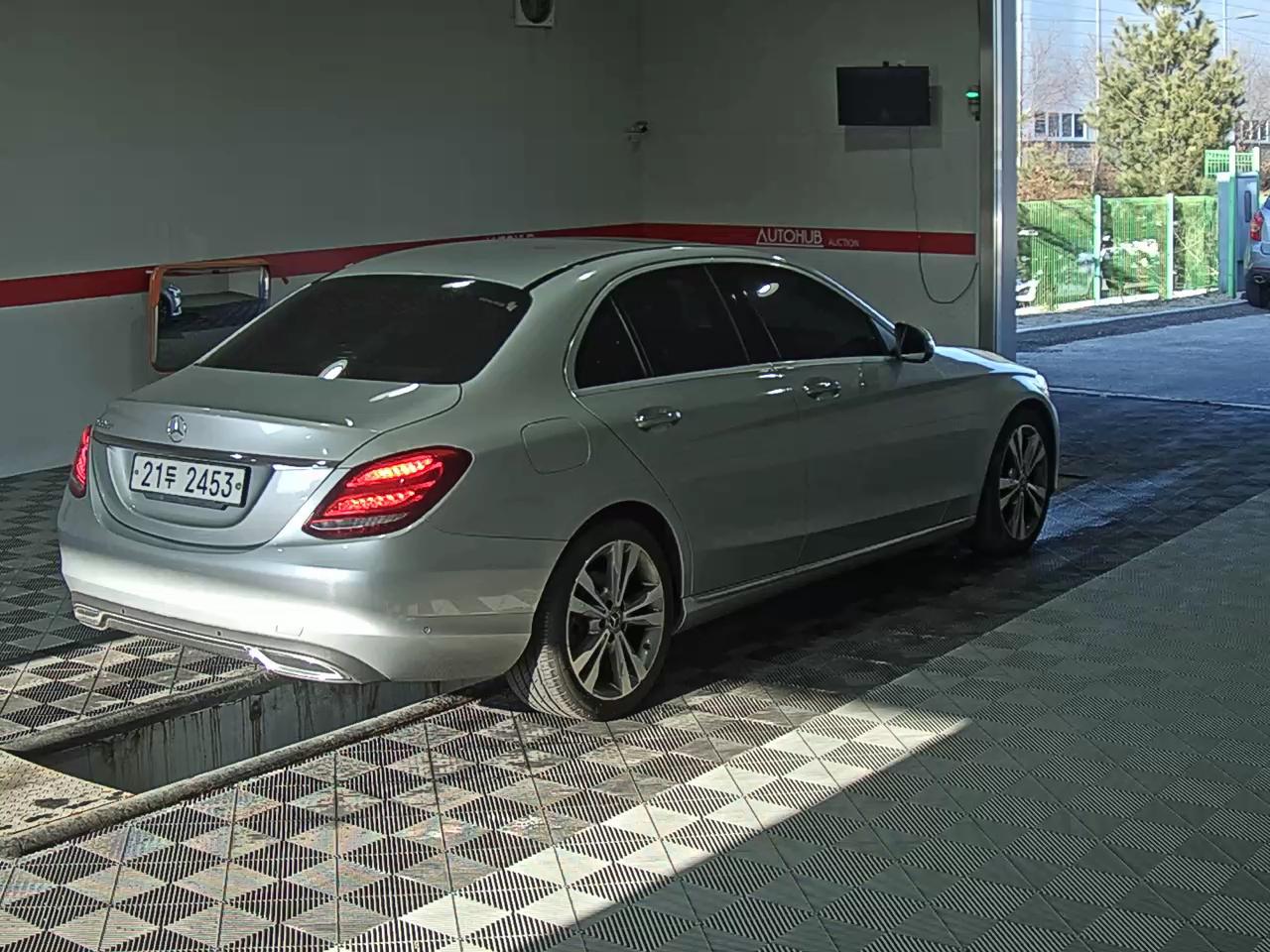 Mercedes-Benz C-Class 2018 - Image 4